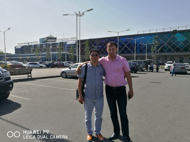 Enhorabuena por tony tener un viaje de negocios agradable para Tayikistán
